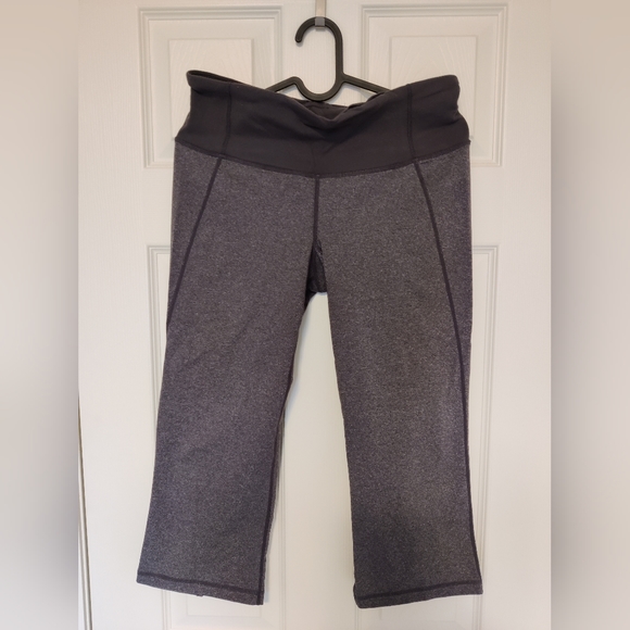 Lululemon Gather & Crow Crop, size 8 - Picture 1 of 7